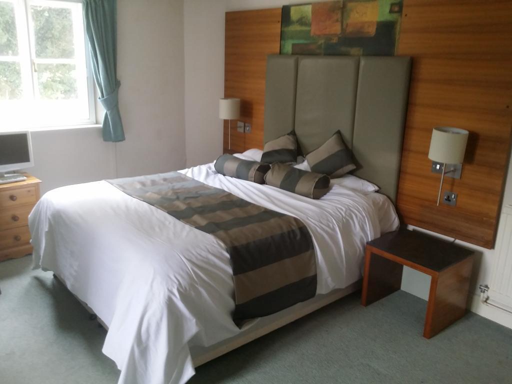 The Bull Hotel Downton  Phòng bức ảnh