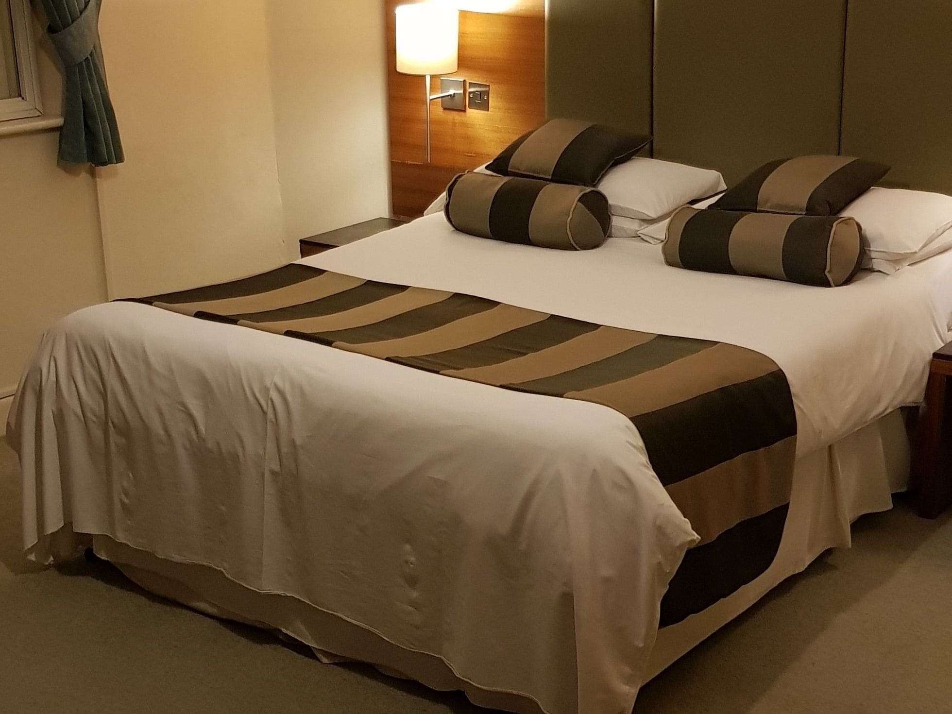 The Bull Hotel Downton  Ngoại thất bức ảnh